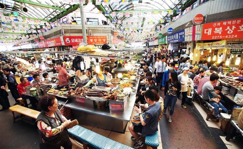 Explore the Gwangjang Market | Seoul, South Korea | Travel BL