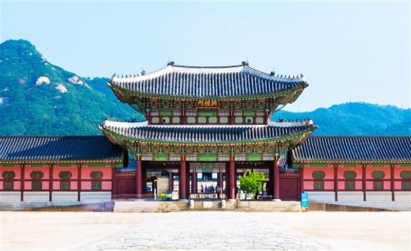 Explore the Gyeongbokgung Palace | Seoul, South Korea | Travel BL