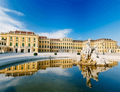 Explore the Schönbrunn Palace | Vienna, Austria | Travel BL