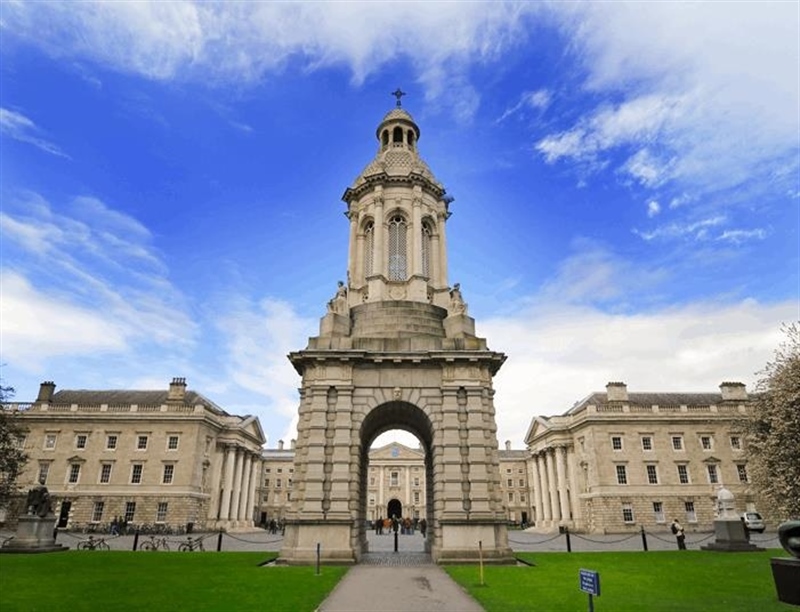Have a walk in the Trinity College | Dublin, Ireland | Travel BL