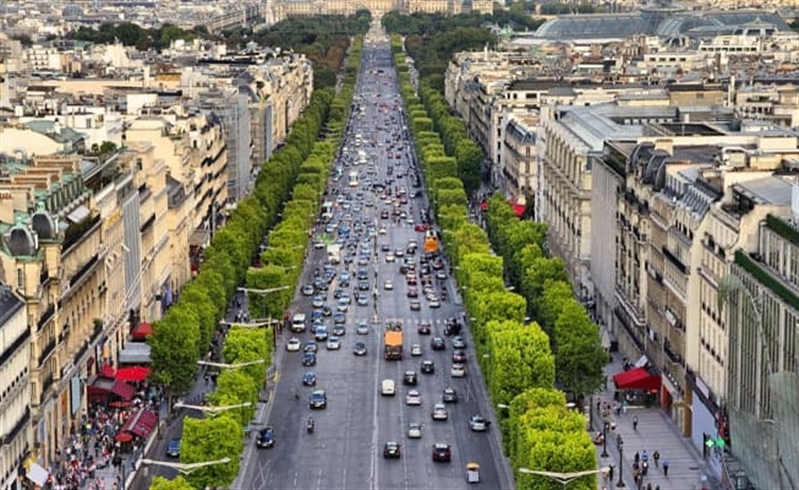 Have a walk on the Champs-Élysées | Paris, France | Travel BL