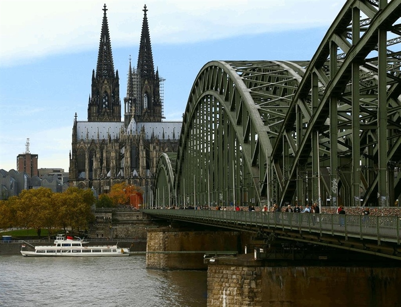 Hohenzollern Bridge | Cologne, Germany | Travel BL