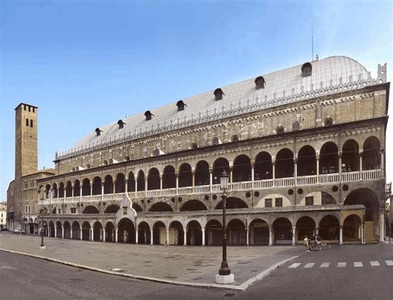 Palazzo della Ragione | Milan, Italy | Travel BL