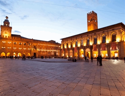 Piazza Maggiore | Bologna, Italy | Travel BL