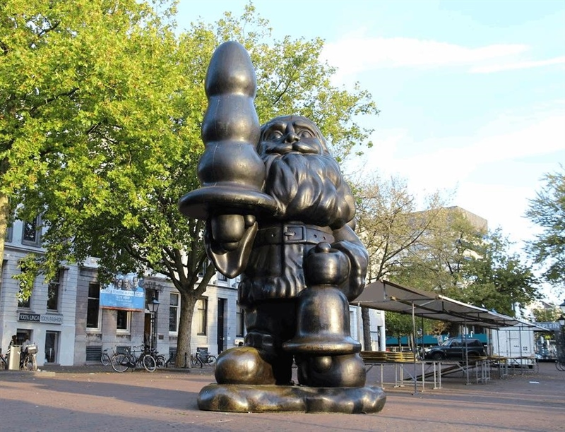 Santa Claus - Paul McCarthy | Rotterdam, Netherlands | Travel BL