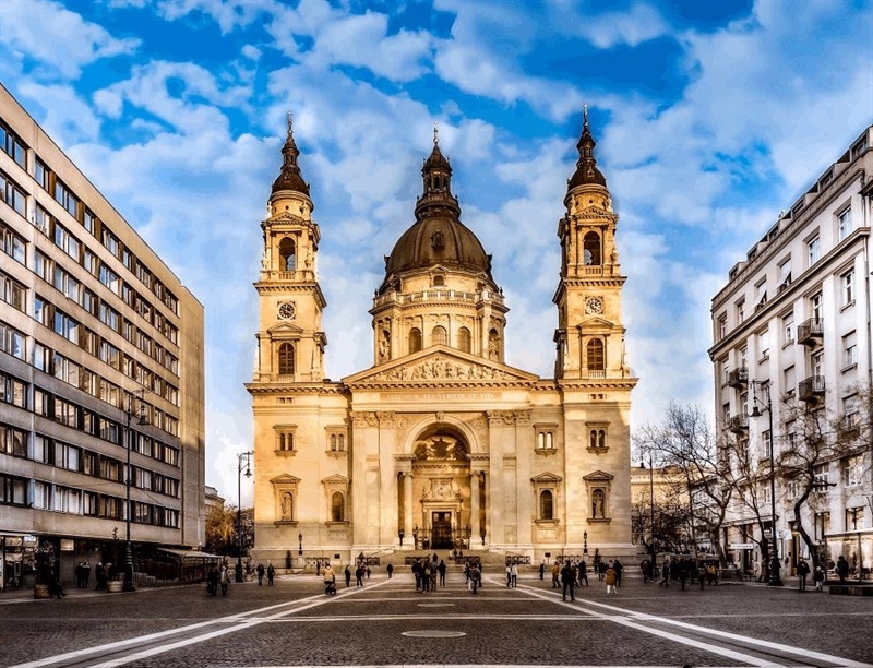 St. Stephen's Basilica | Budapest, Hungary | Travel BL