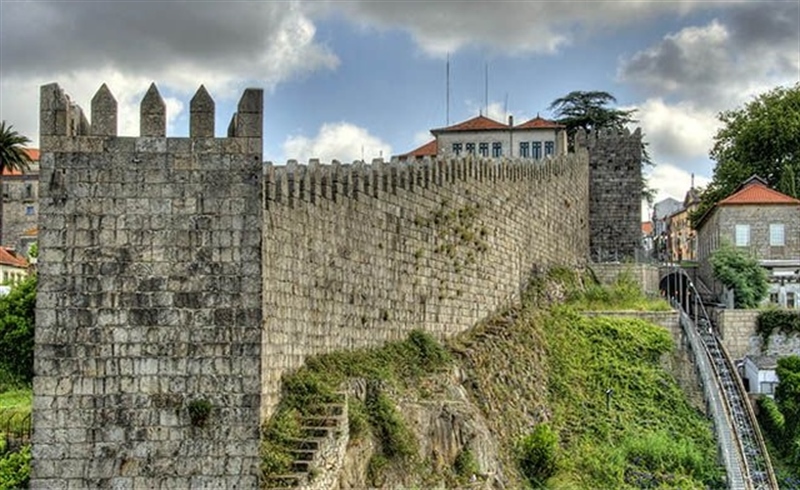 Stroll along the Muralha Fernandina | Porto, Portugal | Travel BL