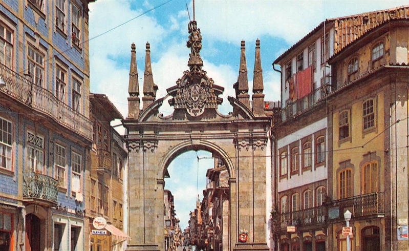 Stroll around the Arco da Porta Nova | Braga, Portugal | Travel BL