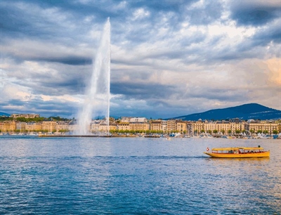 The Geneva Water Fountain | Geneva, Switzerland | Travel BL