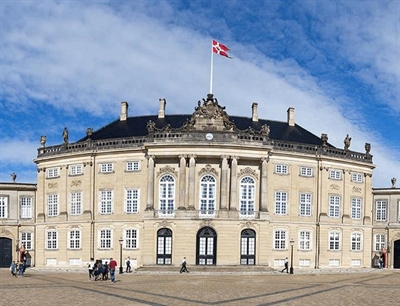 Visit the Amalienborg | Copenhagen, Denmark | Travel BL
