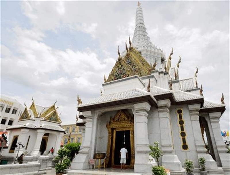 Visit the Bangkok City Pillar Shrine | Bangkok, Thailand | Travel BL