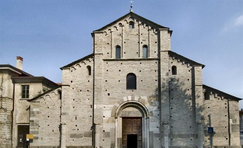 Visit the Basilica of Sant'Abbondio | Como, Italy | Travel BL