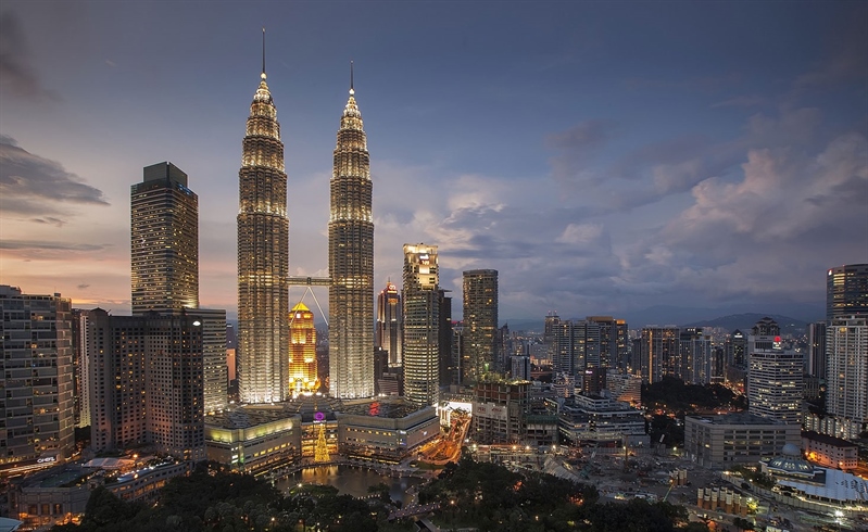 Visit the Petronas Twin Towers | Kuala Lumpur, Malaysia | Travel BL