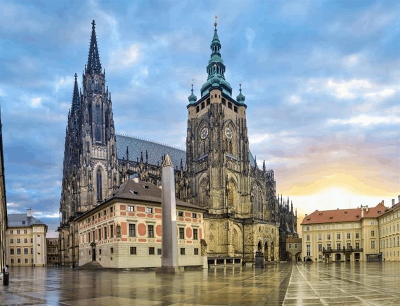 Visit the St. Vitus Cathedral | Prague, Czech Republic | Travel BL
