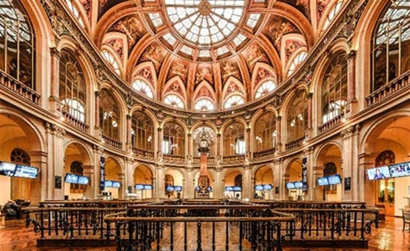Visit the Stock Exchange Palace | Porto, Portugal | Travel BL