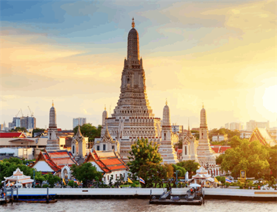 Visit the Wat Arun Ratchavararam Tempal of Dawn | Bangkok, Thailand | Travel BL