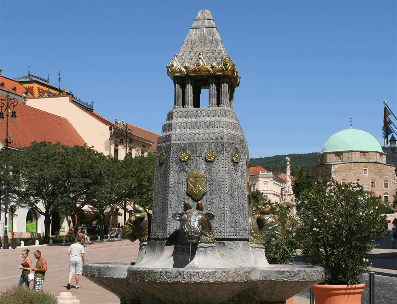 Zsolnay Fountain | Pecs, Hungary | Travel BL